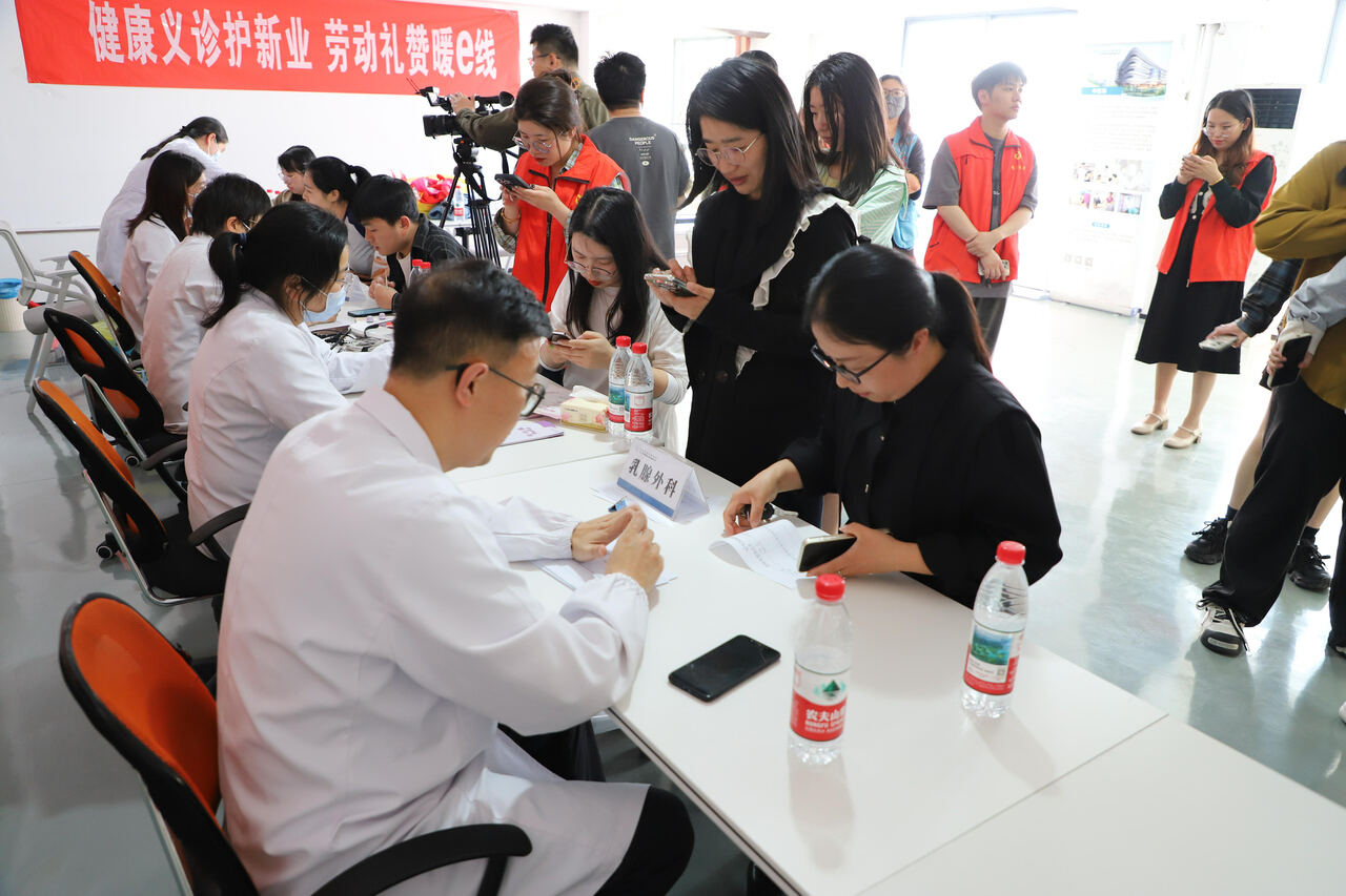 溫嶺 健康義診進企業(yè)，貼心服務(wù)暖職工